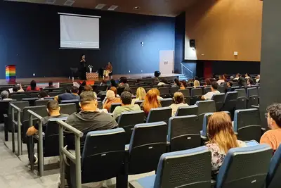 notícia: Seduc promove debate sobre respeito e cidadania LGBTQIAPN+ nas escolas