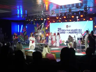 notícia: Nazaré Pereira faz o primeiro show da 29ª Feira do Livro com Lia Sophia e Márcio Macedo