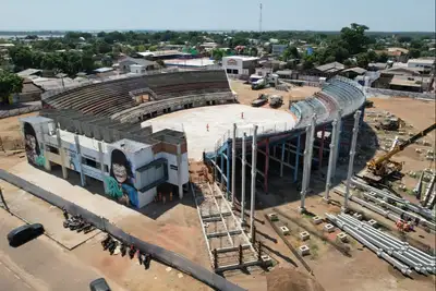 notícia: Governo do Pará avança na reconstrução do Tribódromo e instala pilares de expansão das arquibancadas em Juruti