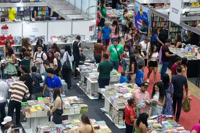 galeria: Feira do Livro  Foto geral-_SECULT — Vozes dos Escritores Paraenses_— Bate-papo com Escritor Airton Souza (PA) o personagem Fernando Martins