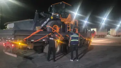 notícia: Sefa apreende retroescavadeira e pá carregadeira