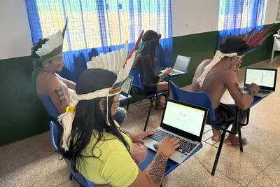 notícia: Escolas Indígenas de Tomé-Açu utilizam chromebooks para fortalecer o ensino